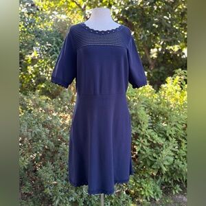 Ann Taylor knit short sleeve dress with crochet detail - size